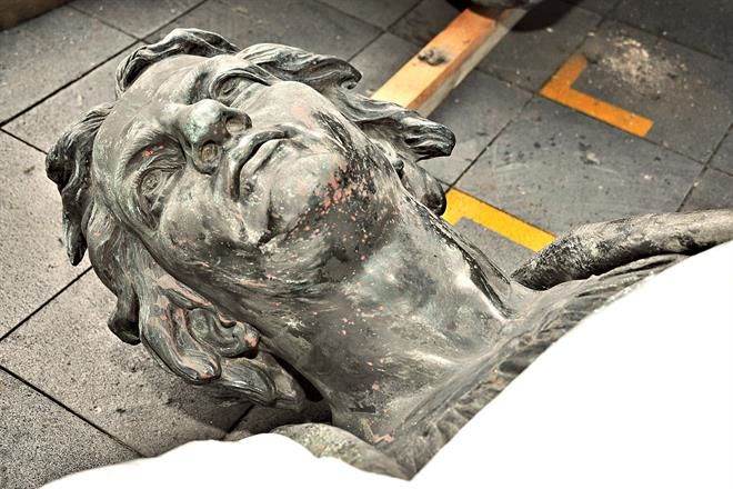 La escultura de Cristóbal Colón, aún sin destino