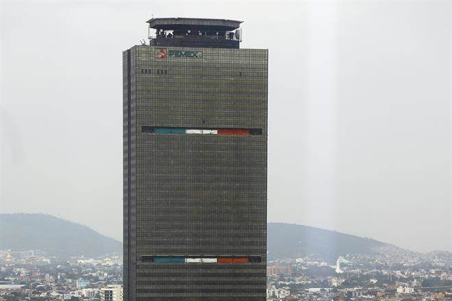 Emplazan petroleros a Pemex con huelga