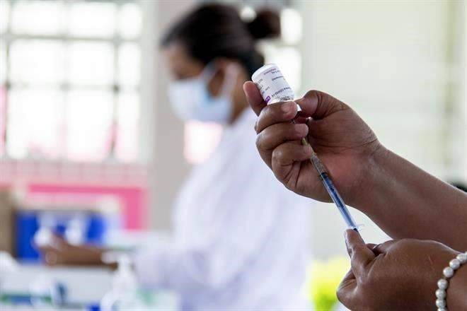 Aplican vacuna antiCovid a dos menores en Puebla tras amparo