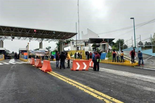 Bloquea CNTE, ahora, seis casetas en Michoacán