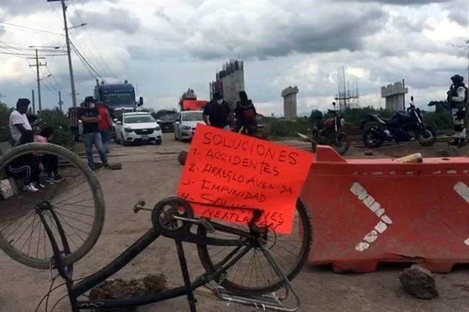 Bloquean obras en Santa Lucía por daño a vías