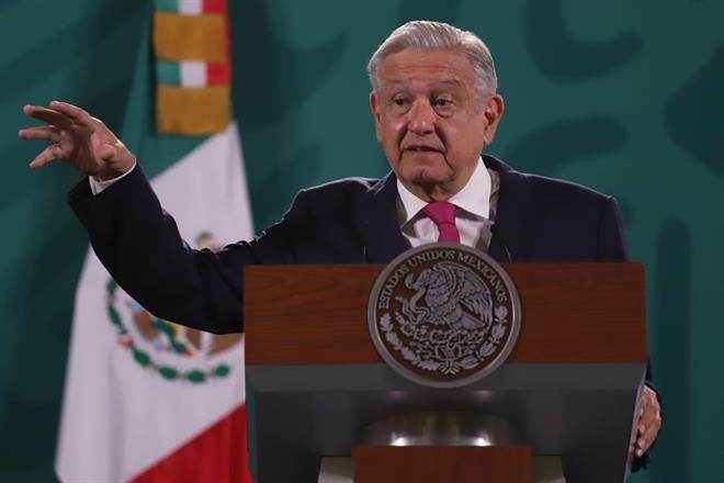 Deuda de Pemex es del Gobierno.- AMLO