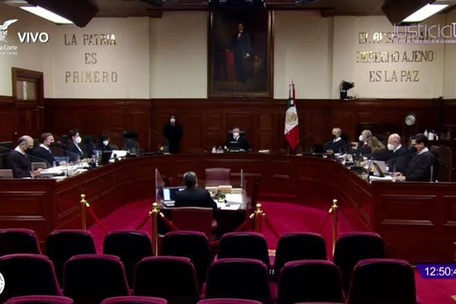 Declara Corte inconstitucional penalizar aborto