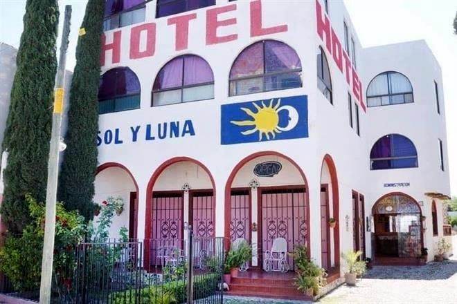 Secuestran a 20 extranjeros en hotel de SLP