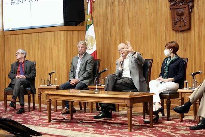 México aún es infernal para el periodismo.- Krauze