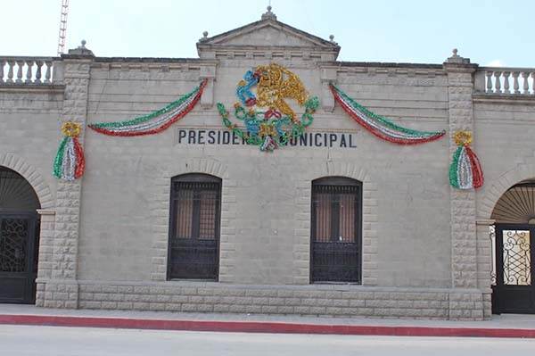 Luce Presidencia adornos patrios