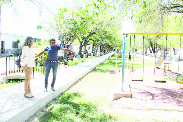 Recorre Gladys Alameda Juárez