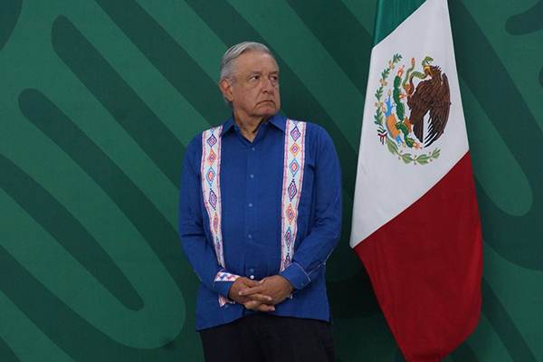 Primero pide ayuda y luego provoca a EU