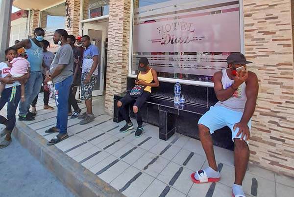 Varadas en Monclova 15 familias haitianas