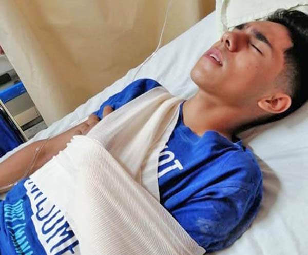 Requiere de apoyo joven motociclista