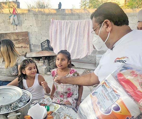 Entrega Oyervides apoyos alimentarios