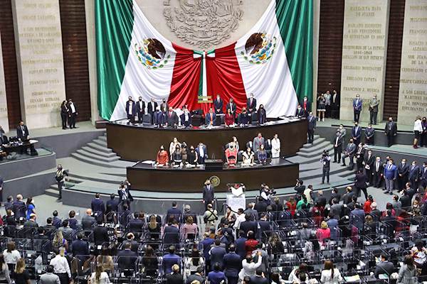 Chocan en el Congreso bloque de 4T y oposición