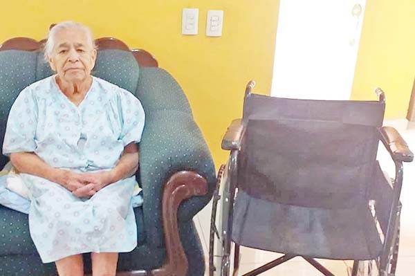 Entrega DIF silla de ruedas