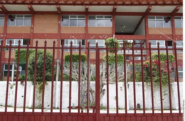 Piden gastar en escuelas y no sólo priorizar becas