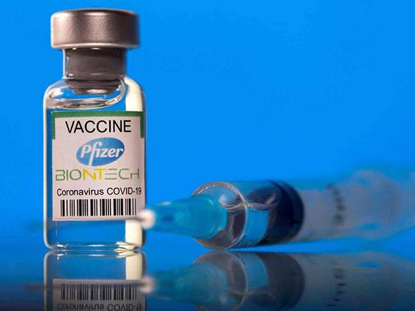 Comité de FDA rechaza tercera dosis anticovid