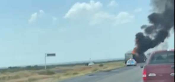 Arde tráiler en la autopista Premier