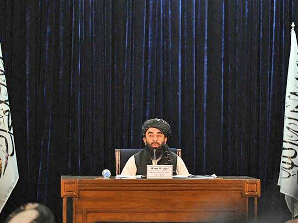 Talibanes presentan a líderes del futuro gobierno en Afganistán