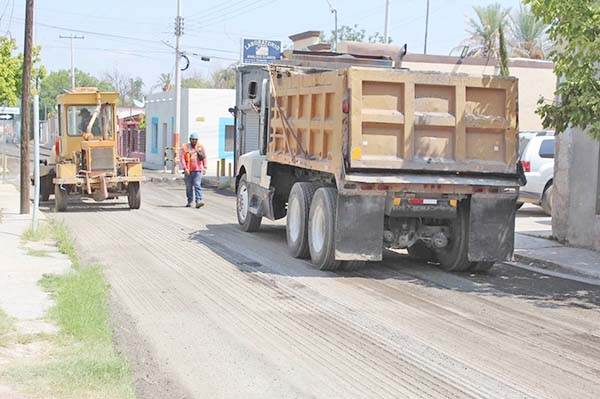 Avanza el recarpeteo en calles de San Buena