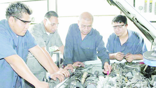 Invitan a curso sobre electricidad automotriz