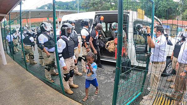 Expulsa INM a haitianos a Guatemala sin protocolos