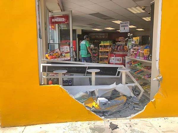 Atropella a menor y se mete a tienda