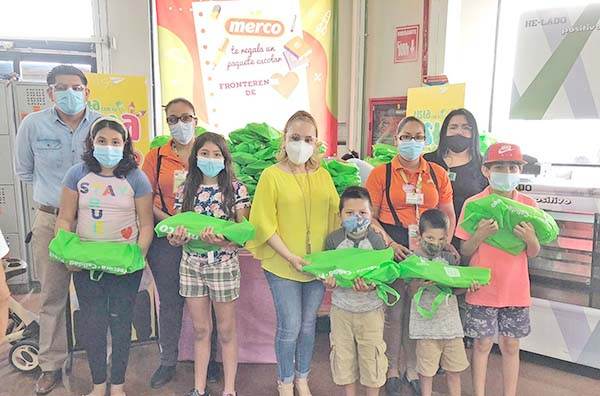 Entrega Merco kits de útiles escolares