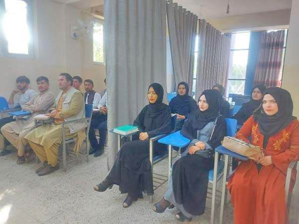 Universidades de Kabul lucen vacías