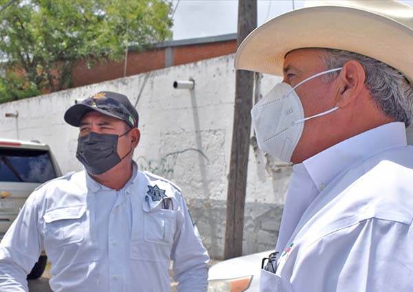 Pide Lencho no dejar autos en banquetas
