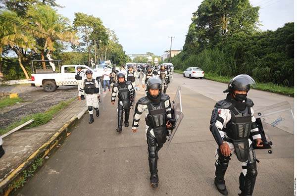 Fracasan operativos y siguen caravanas