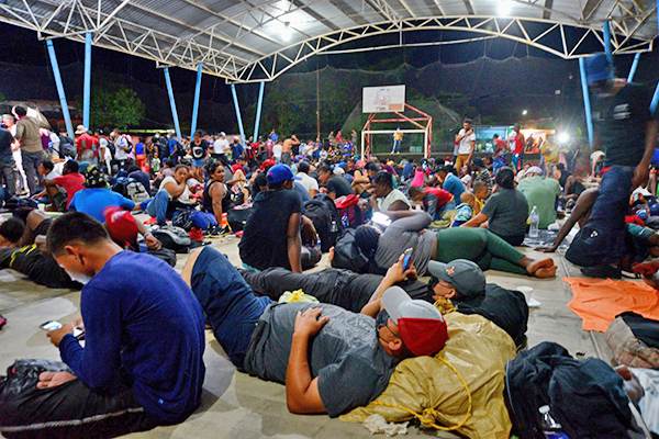 Desbordan migrantes frontera en Chiapas