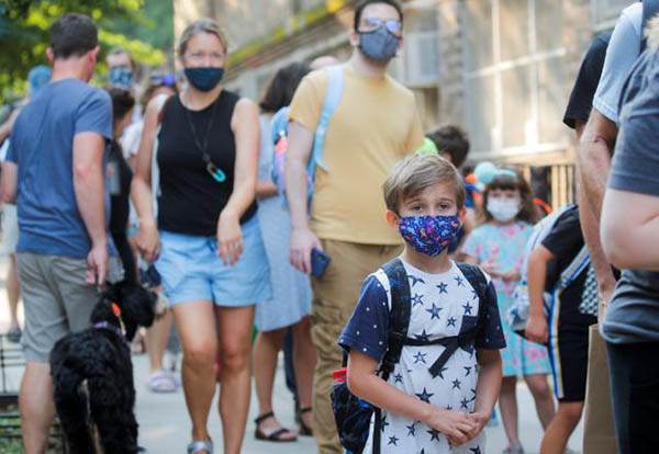 Se reanudan clases en NY y entra en vigor pasaporte sanitario