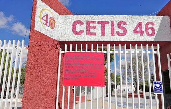 Trabajan bajo protesta maestros del Cetis 46