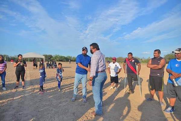Inaugura Beto Piña torneo en zona rural