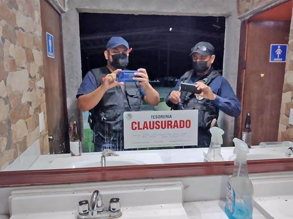 Por vender alcohol a menores inspectores clausuraron palapa