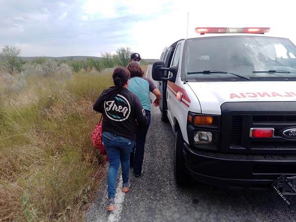 Dos lesionadas en accidente carretero