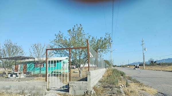 Apoya a alumnos del ejido Nogalito
