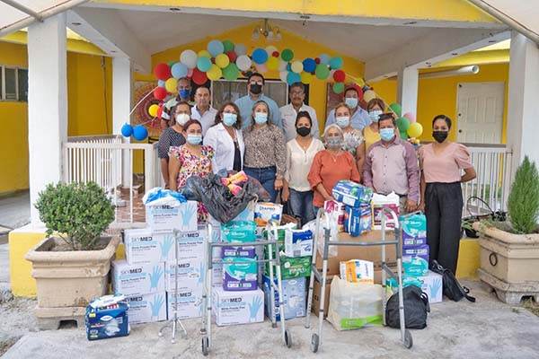 Entregan donativo al Asilo de Ancianos