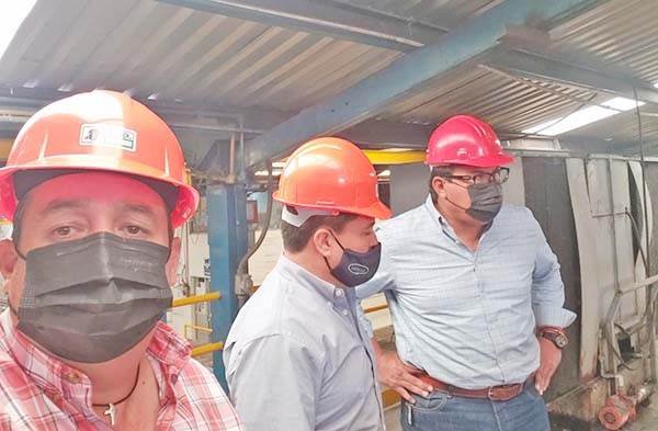 Visita Beto Piña planta Metelmex