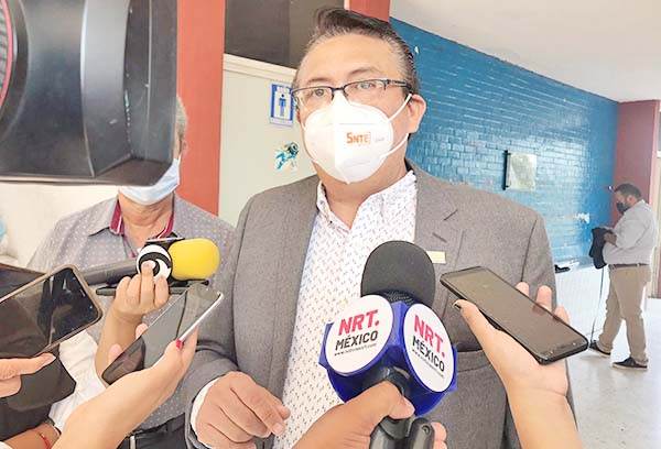 Aplicarán vacuna de refuerzo a maestros