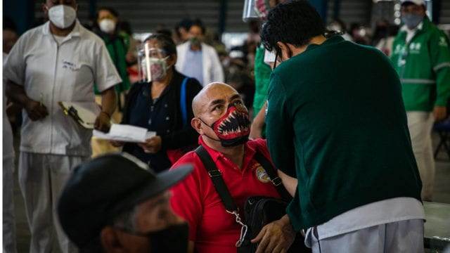 Gobierno de AMLO gasta más en mayores de 65 años que en menores de edad