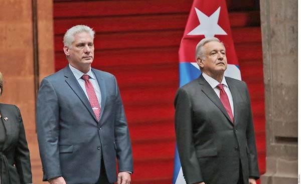 Viene a fiesta patria presidente de Cuba