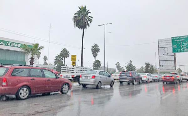 Flagelan lluvias y vientos a región