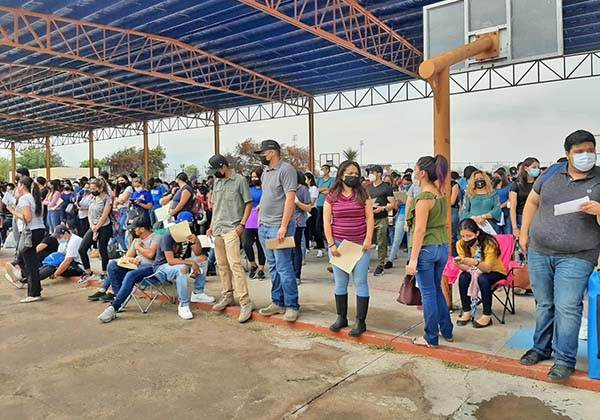 Reanudan vacunas para los de 30 a 39