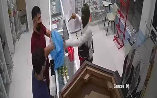 Con pasamontañas asalta farmacia de la Mezquital