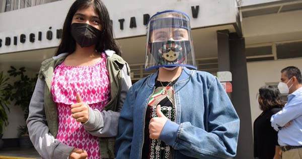 Vacunan a Zulma y otros nueve niños contra Covid en Veracruz