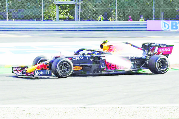 Le sale caro a Red Bull rebase de Checo a Leclerc