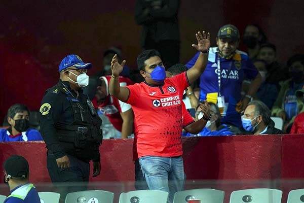Investigará Concacaf grito en partido de Cruz Azul