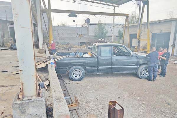 Abandonan troca al intentar robar taller