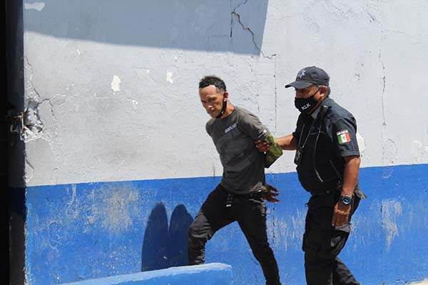 Insulta hondureño a mujer frente policías