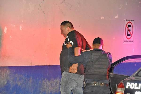 Intenta meterse a una casa ajena